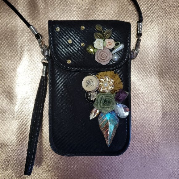 BEAUTIFUL CROSSBODY/WRISTLET EMBELISHED SMALL BAG - Picture 3 of 12